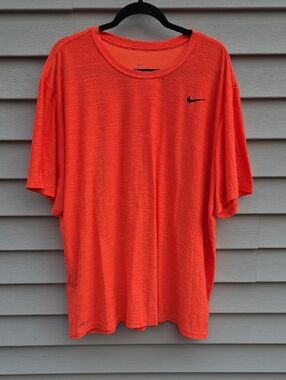 Nike Men’s Bright Orange Short Sleeve Dri-FIT Tee NWot